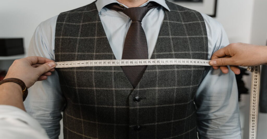 Measuring a man's chest size